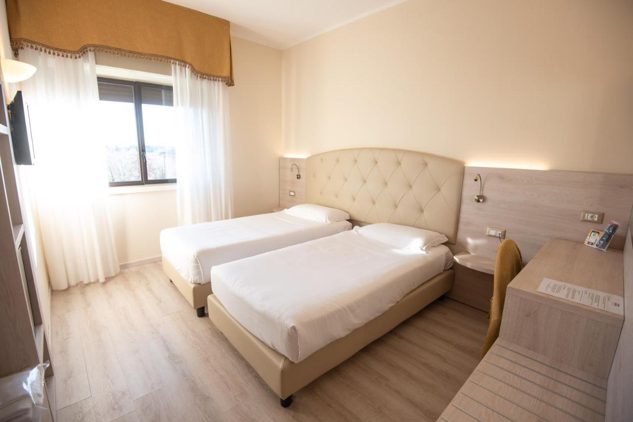 Hotel Castello Artemide Congressi Кастель Сан Петро Терме Экстерьер фото