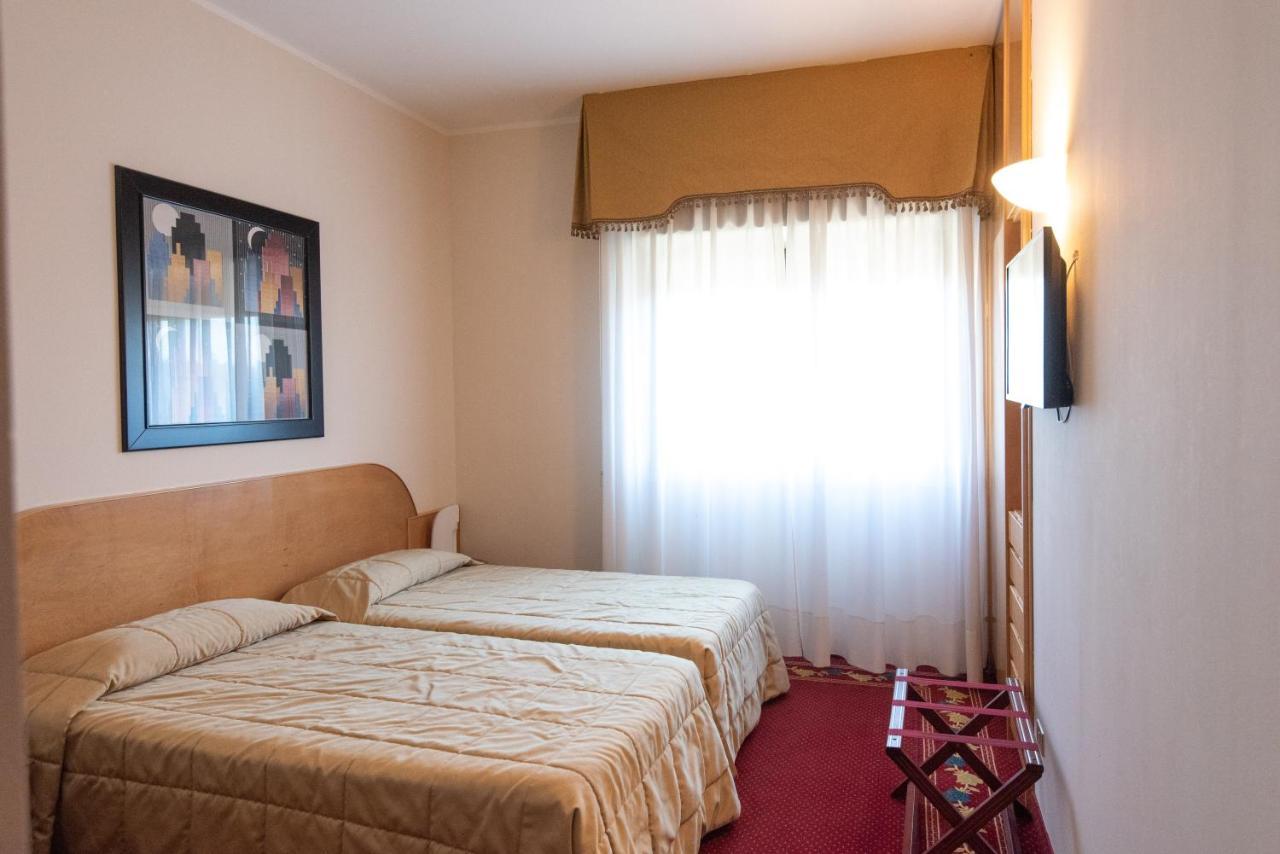 Hotel Castello Artemide Congressi Кастель Сан Петро Терме Экстерьер фото