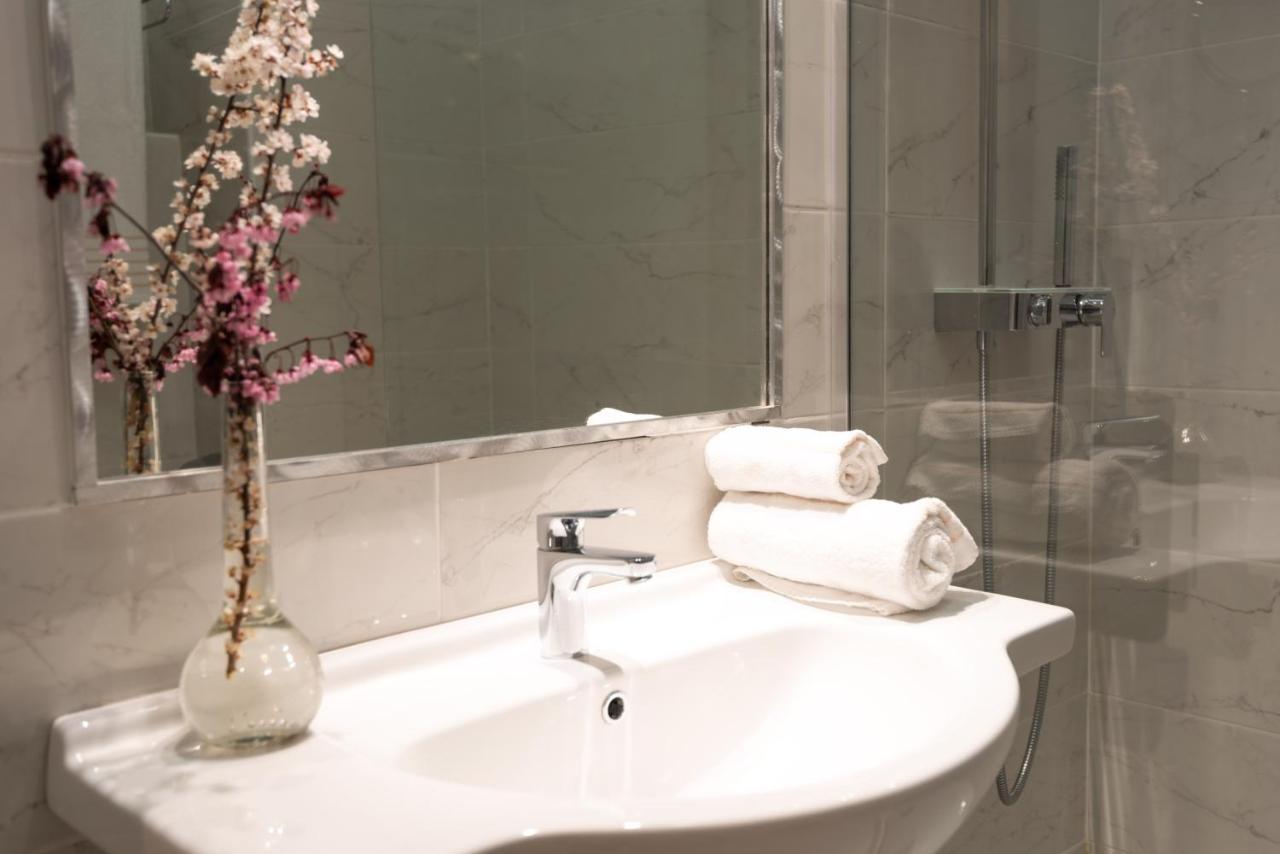 Hotel Castello Artemide Congressi Кастель Сан Петро Терме Экстерьер фото