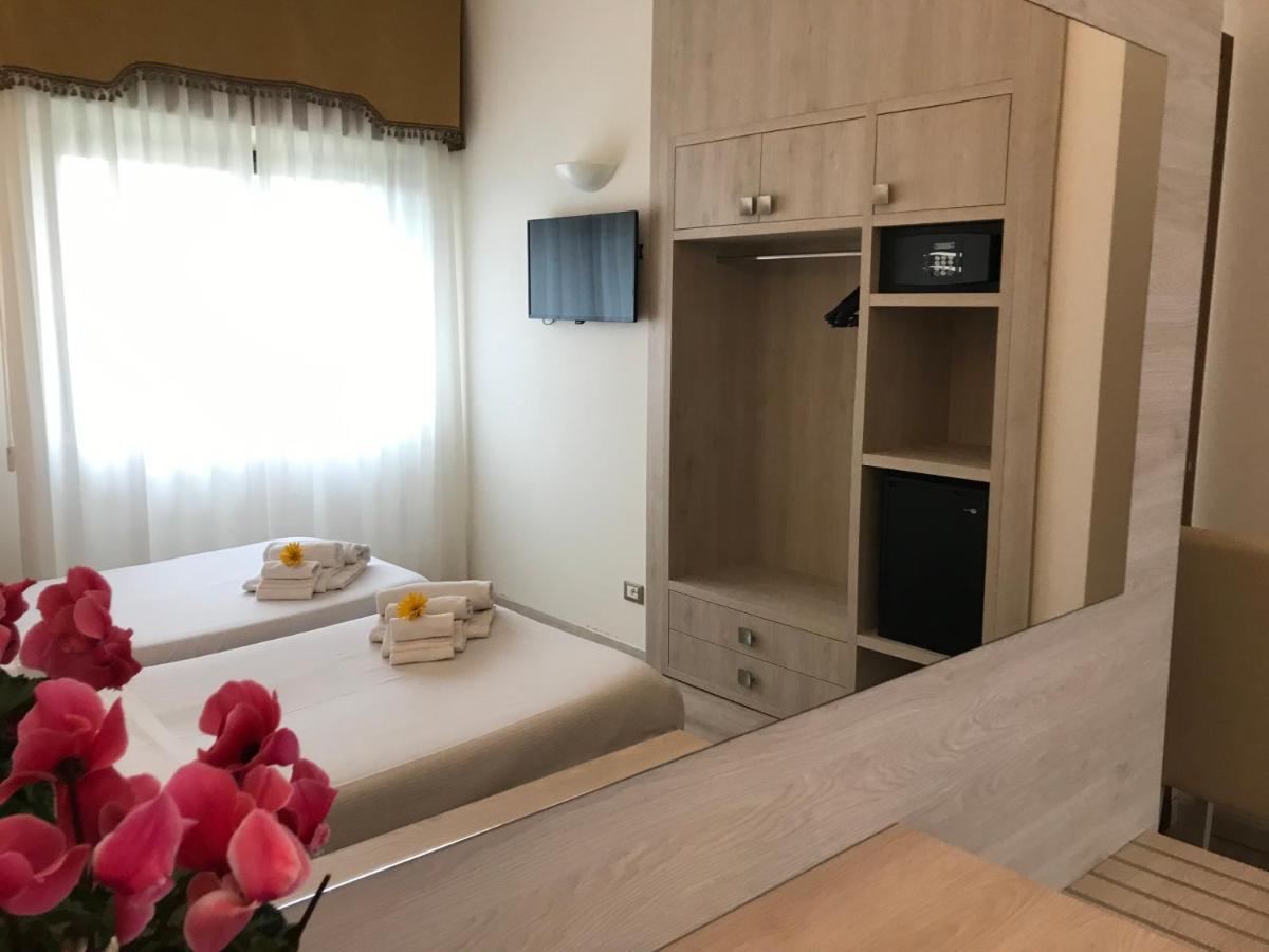 Hotel Castello Artemide Congressi Кастель Сан Петро Терме Экстерьер фото