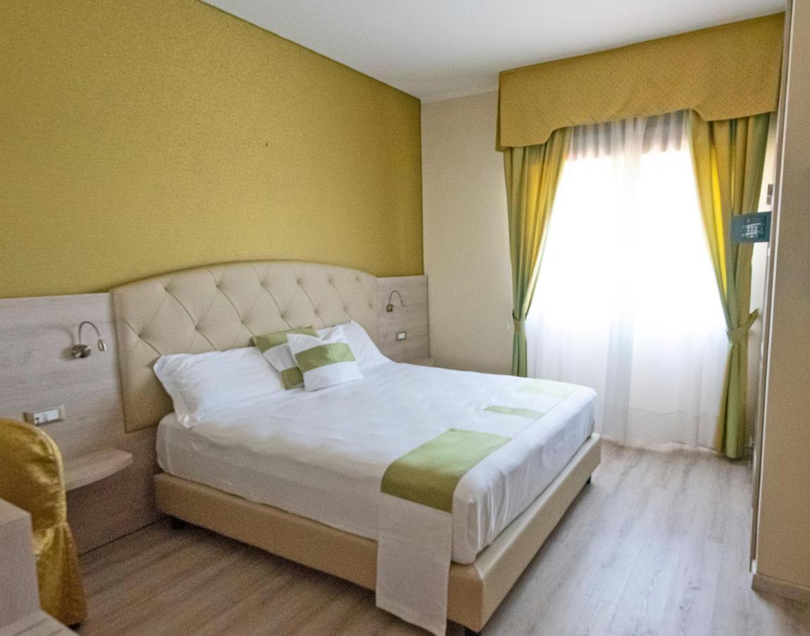 Hotel Castello Artemide Congressi Кастель Сан Петро Терме Экстерьер фото