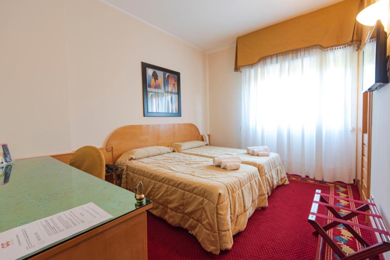 Hotel Castello Artemide Congressi Кастель Сан Петро Терме Экстерьер фото