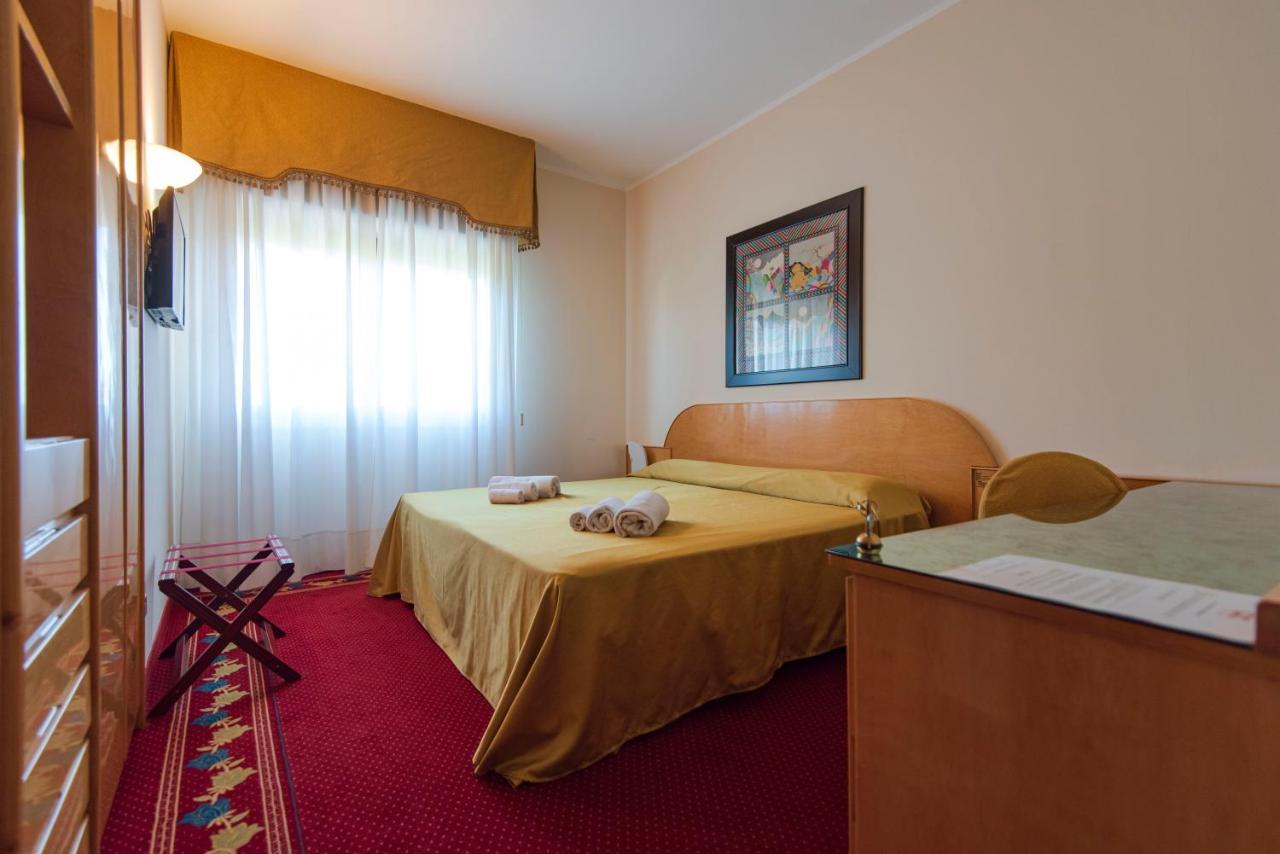 Hotel Castello Artemide Congressi Кастель Сан Петро Терме Экстерьер фото