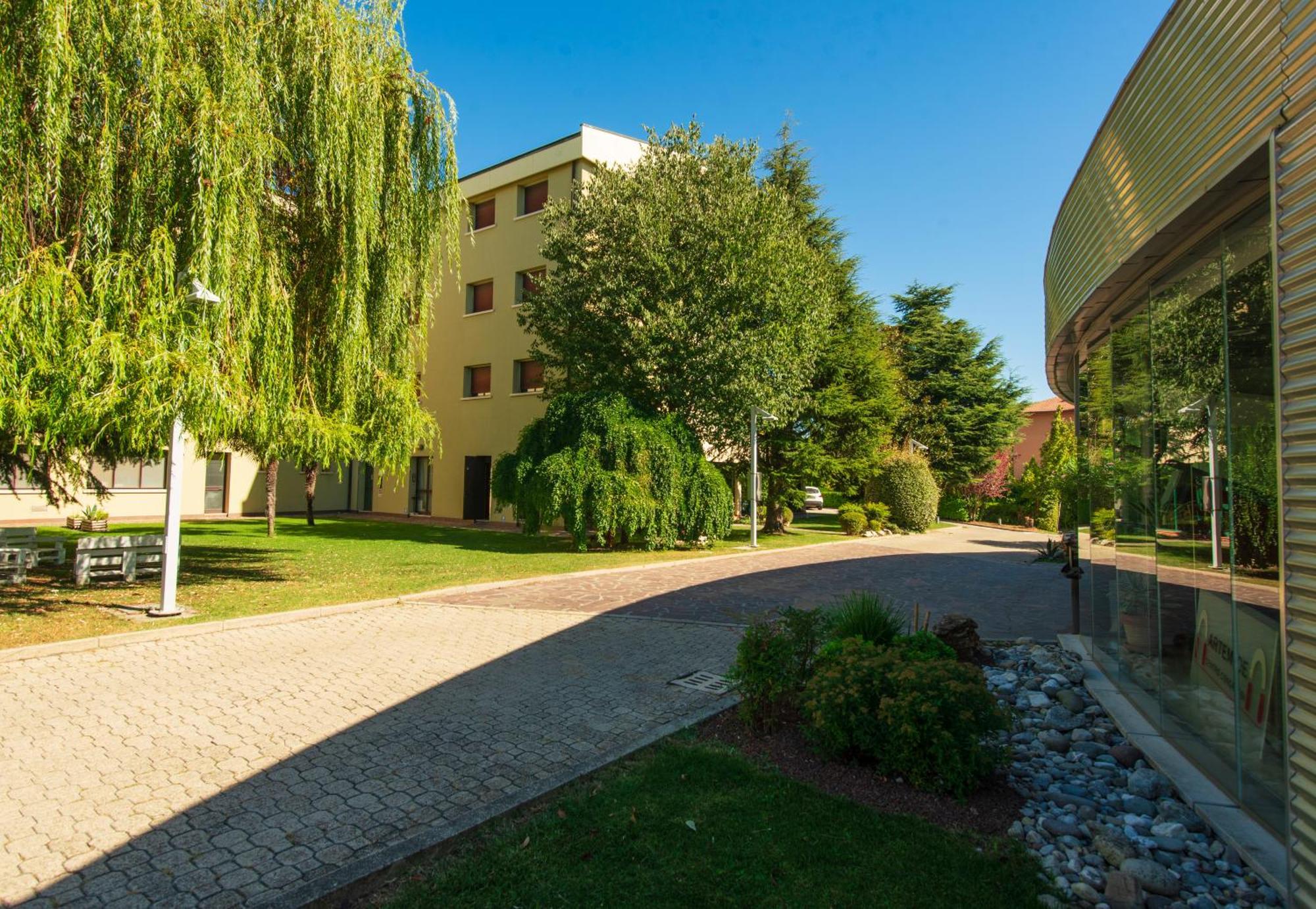 Hotel Castello Artemide Congressi Кастель Сан Петро Терме Экстерьер фото