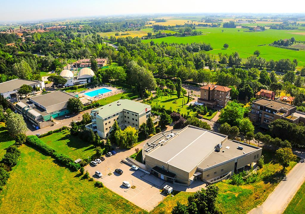 Hotel Castello Artemide Congressi Кастель Сан Петро Терме Экстерьер фото